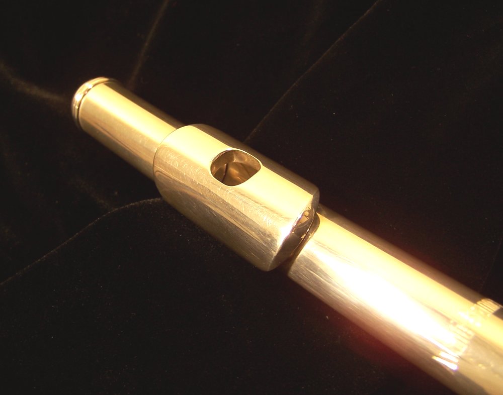 Used Avanti 2000 Flute with C# Trill
