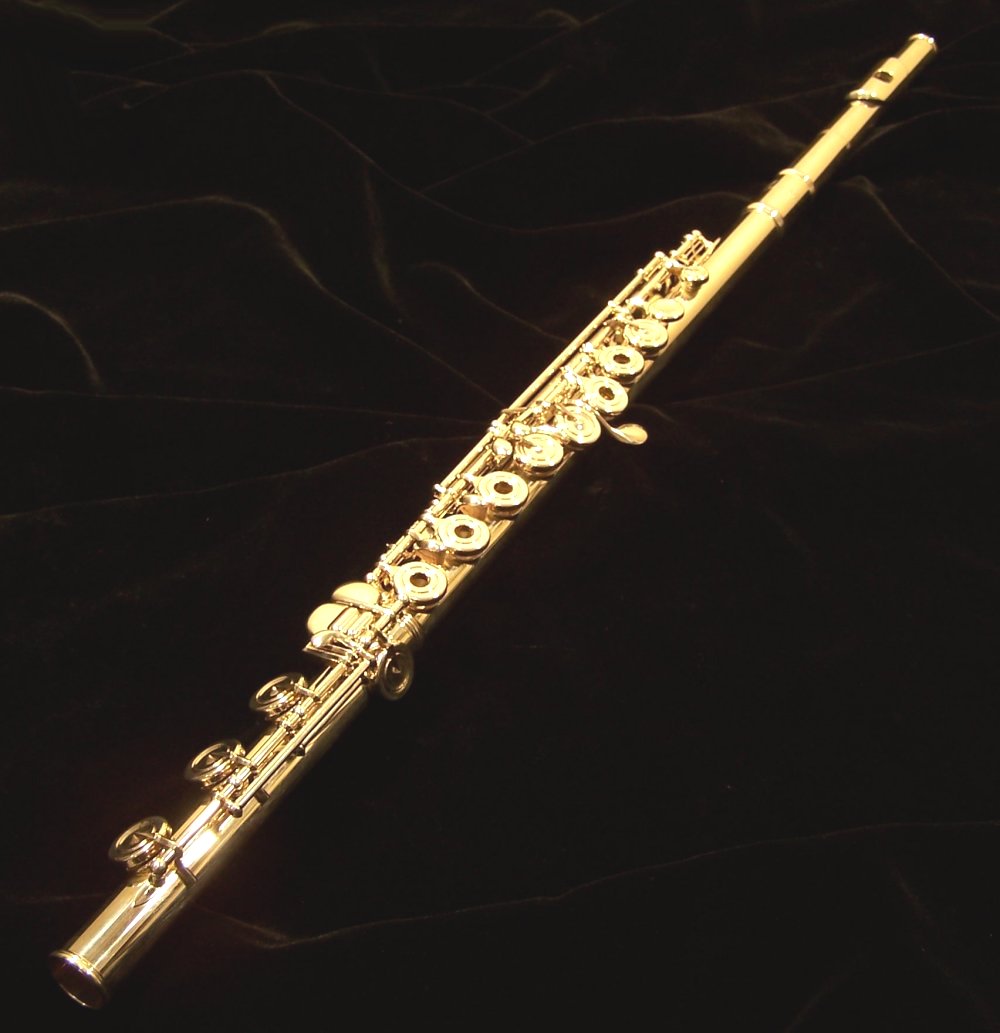 Used Avanti 2000 Flute with C# Trill