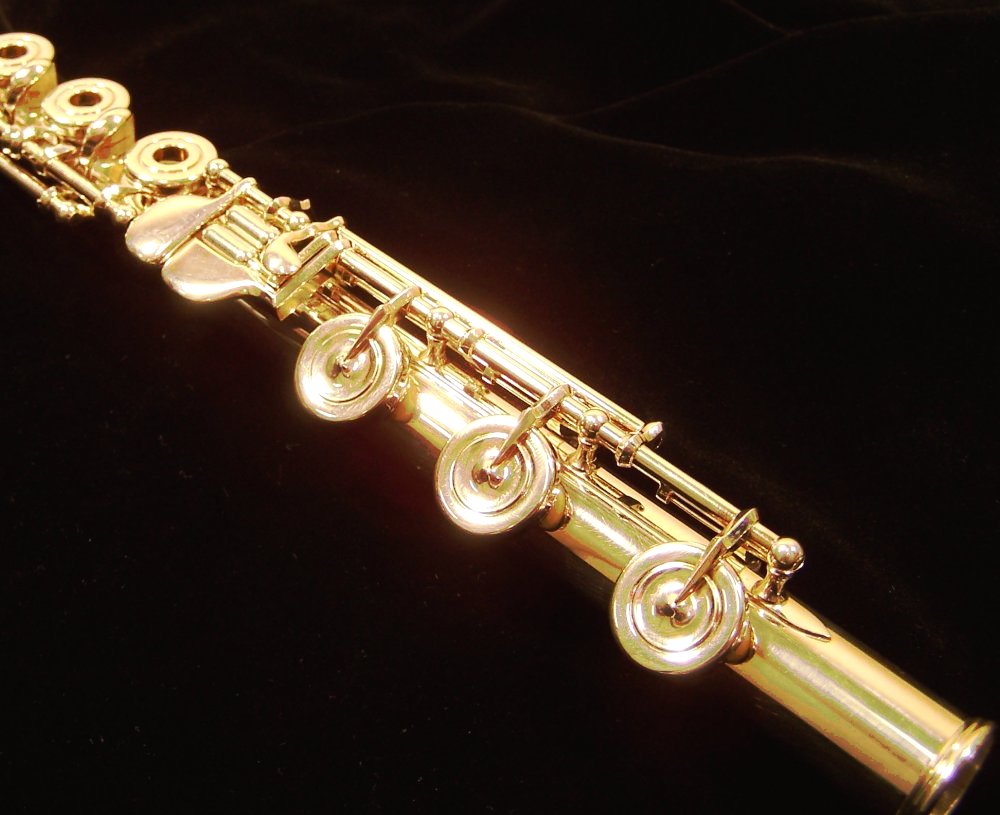 Used Avanti 2000 Flute with C# Trill
