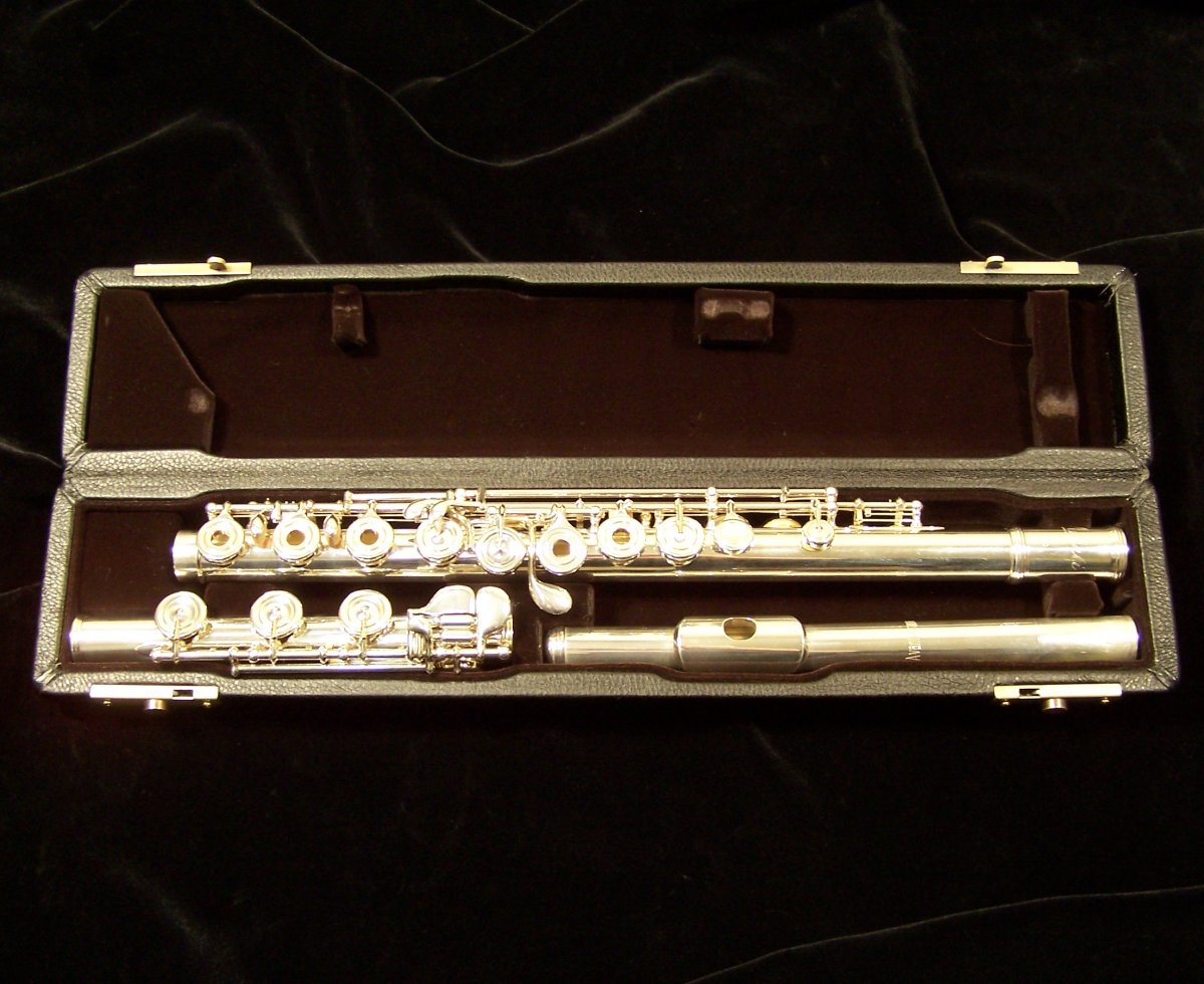 Used Avanti 2000 Flute with C# Trill
