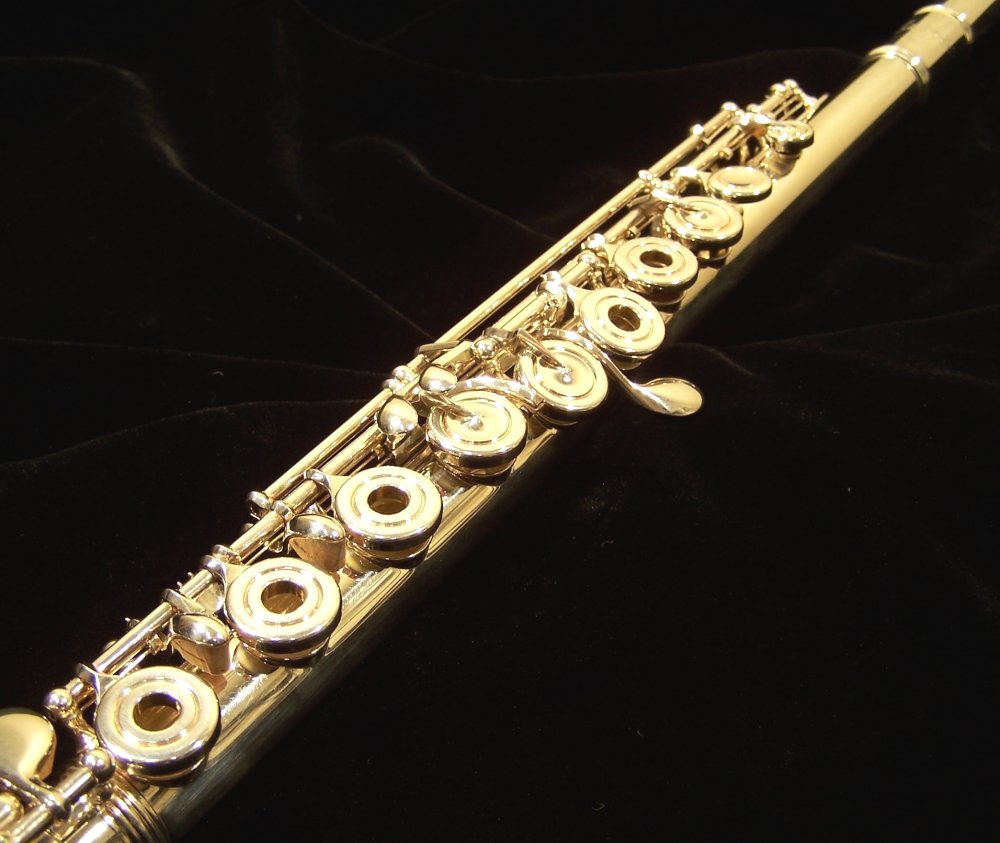 Used Avanti 2000 Flute with C# Trill