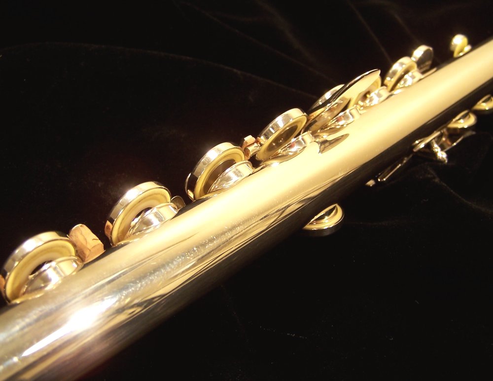 Used Avanti 2000 Flute with C# Trill