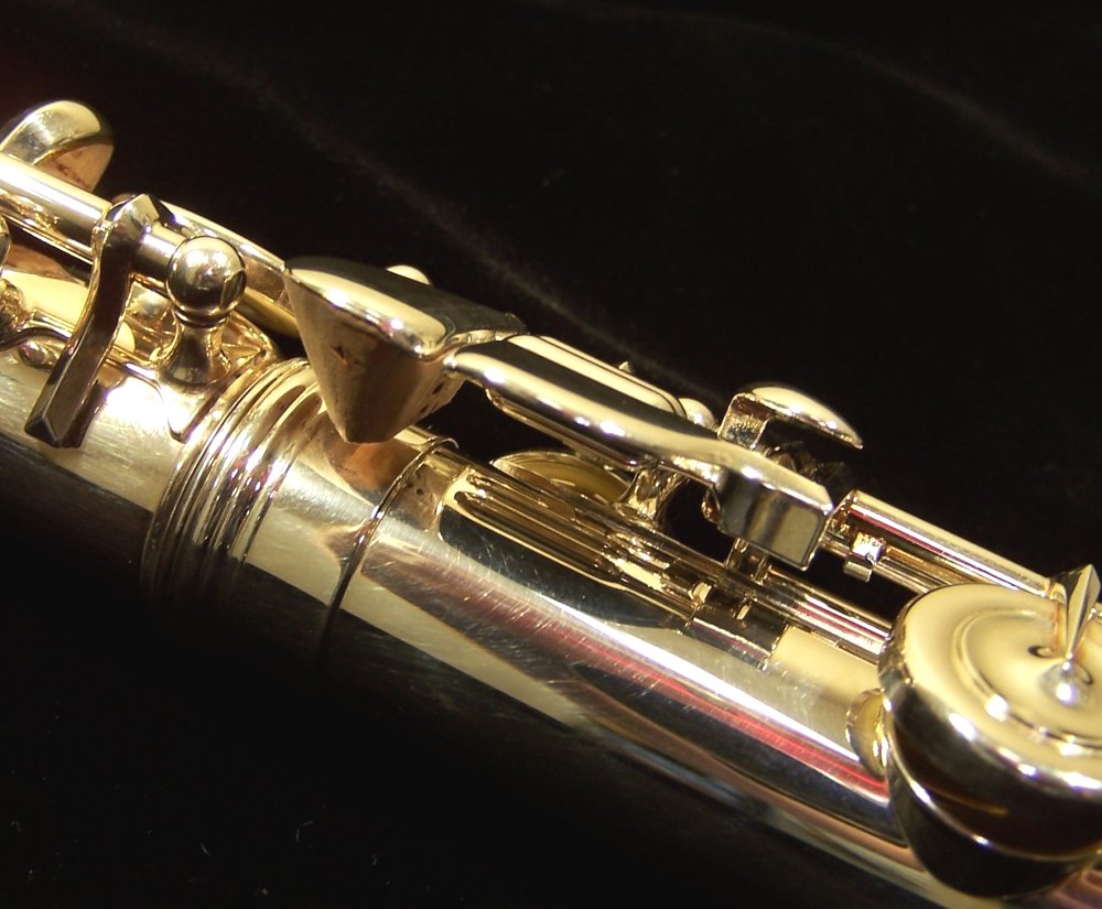 Used Avanti 2000 Flute with C# Trill