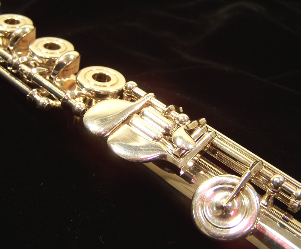 Used Avanti 2000 Flute with C# Trill