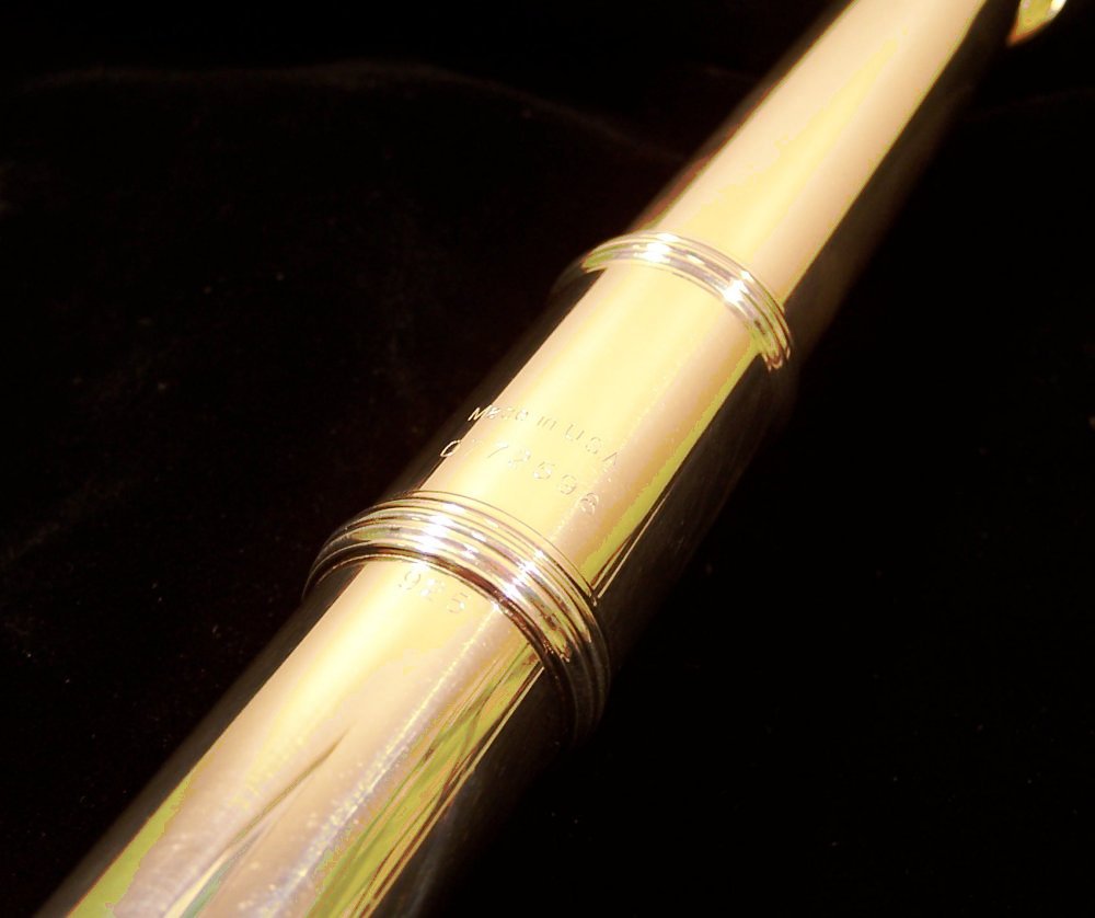 Used Avanti 2000 Flute with C# Trill