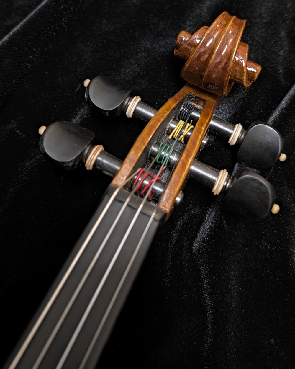 LaChambre VL04 Step-Up Violin - Peg Box