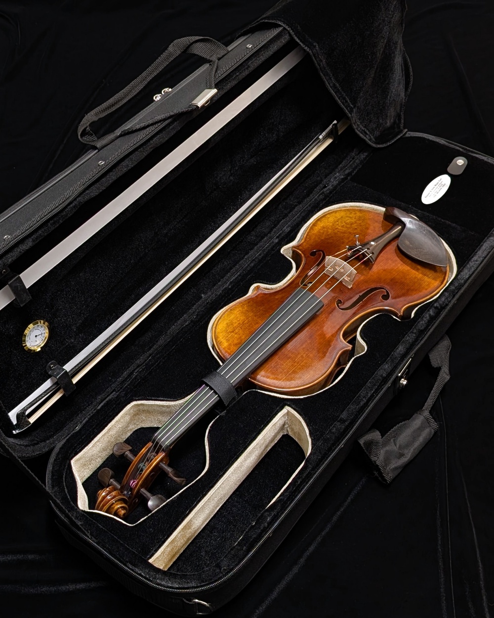 LaChambre VL05 Violin Outfit with Braided Carbon Fiber Bow - Case Interior