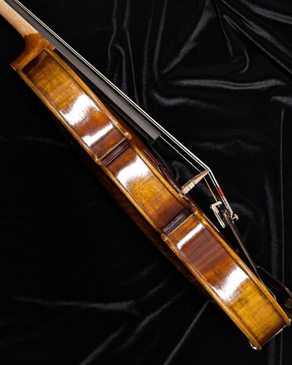 LaChambre VL05 Violin Outfit with Braided Carbon Fiber Bow - Side