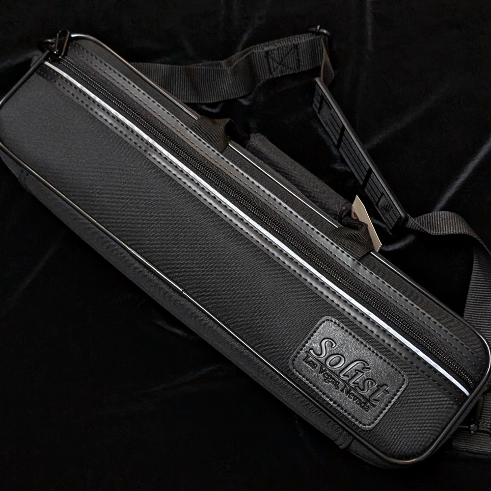 Solist FL1S Student Flute - Case