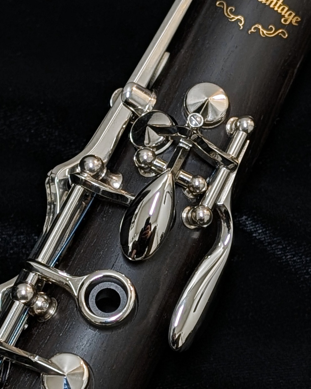 Lightly Used Yamaha Intermediate Wood Clarinet (2nd Gen) - A Keys