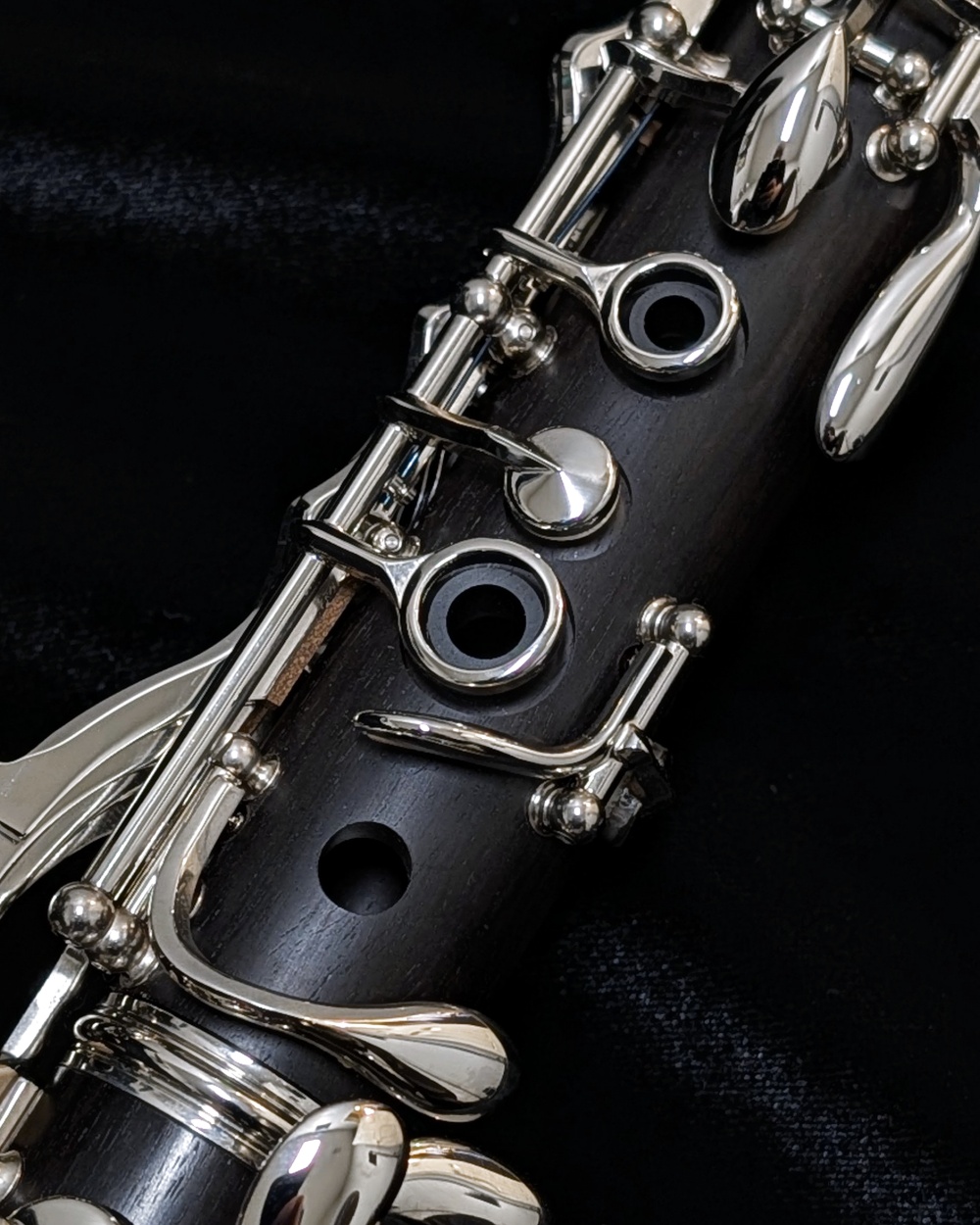 Lightly Used Yamaha Intermediate Wood Clarinet (2nd Gen) - Left Hand Rings